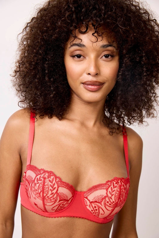 POÉSIE : Soutien-gorge rouge corbeille mousse en broderie française