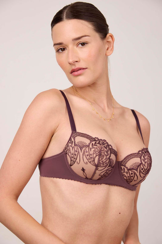 POÉSIE : Soutien-gorge pourpre corbeille mousse en broderie française