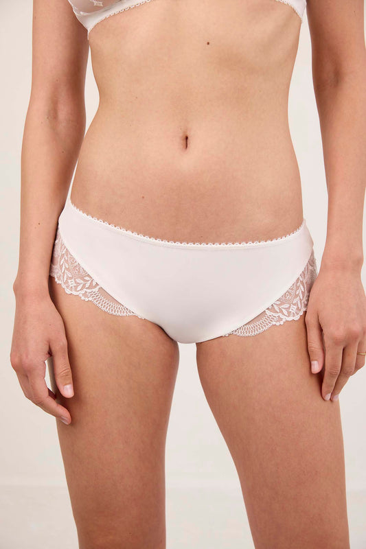 POÉSIE : Petite culotte lys en broderie française