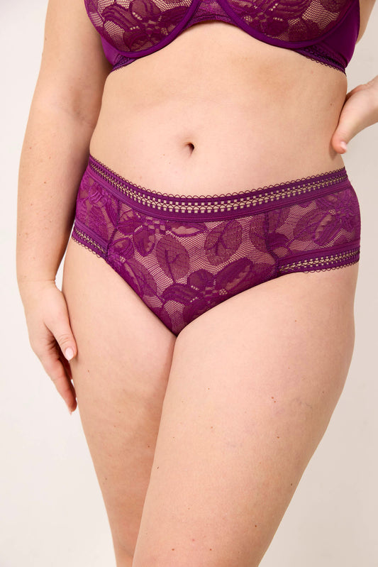 SONGE : Shorty violet en dentelle florale