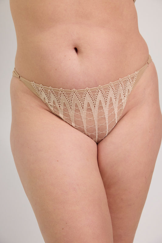DREAMCATCHER : Tanga beige en broderie