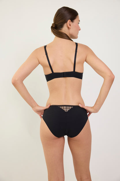 BACK IN BLACK