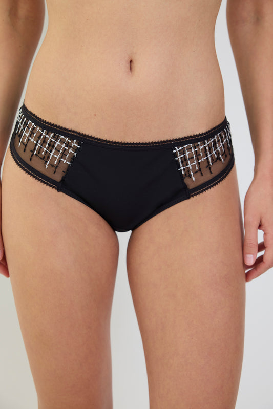 BACK IN BLACK : Black embroidered panties