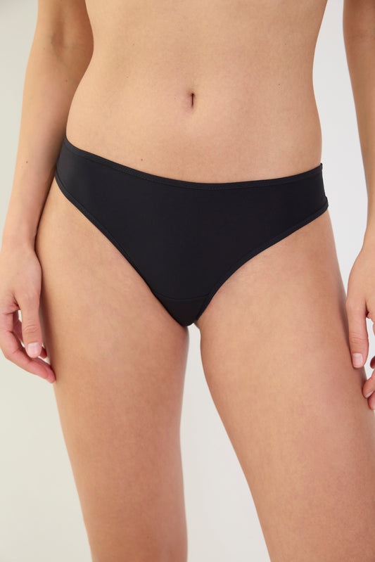 MIDNIGHT FEVER : Black guipure thong