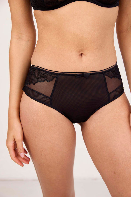 INTUITION : Shorty noir en broderie